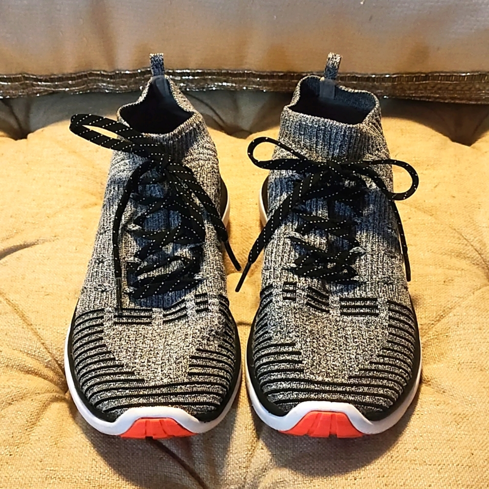 Under Armor gray slip-on run strong size 5 kids sneaker
